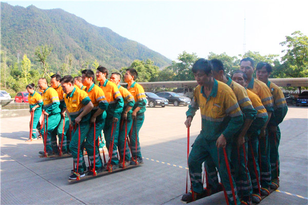 建德紅獅開展“愛祖國(guó)、愛紅獅”迎國(guó)慶趣味活動(dòng)