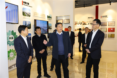 2023年2月，中國水泥協(xié)會(huì)會(huì)長高登榜來紅獅集團(tuán)調(diào)研指導(dǎo)